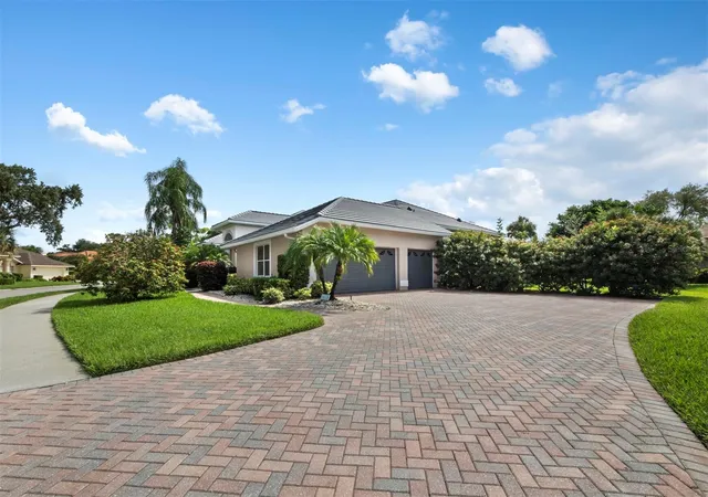 Photo 4 of Single family home for sale at 8615 Woodbriar Dr, Sarasota, FL 34238 | MLS# A4690117 | Listing updated on 2026-08-26