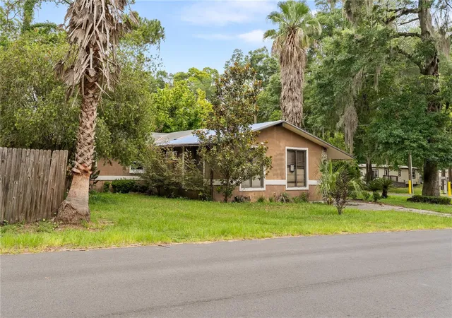 Photo 3 of Single family home for sale at 717 Nw 253rd Street, Newberry, FL 32669 | MLS# TB8497956 | Listing updated on 2026-08-04