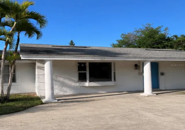 5th image of 749 Siesta Dr, Sarasota, FL 34242 | MLS# O6399340