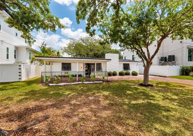 Homes for sale in Tampa, FL | 2216 S Occident St, Tampa, FL 33629 | MLS# TB8497971