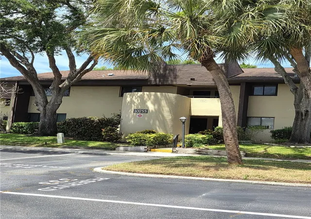 Photo 3 of Condo for sale at 10755 Village Clb Cir N #101, Saint Petersburg, FL 33716 | MLS# TB8497993 | Listing updated on 2026-10-10