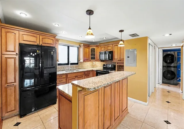 Listing Photo 5 - Condo for sale in building located at 10755 Vlg Clb Cir N, ST PETERSBURG, FL 33716 - Unit #101