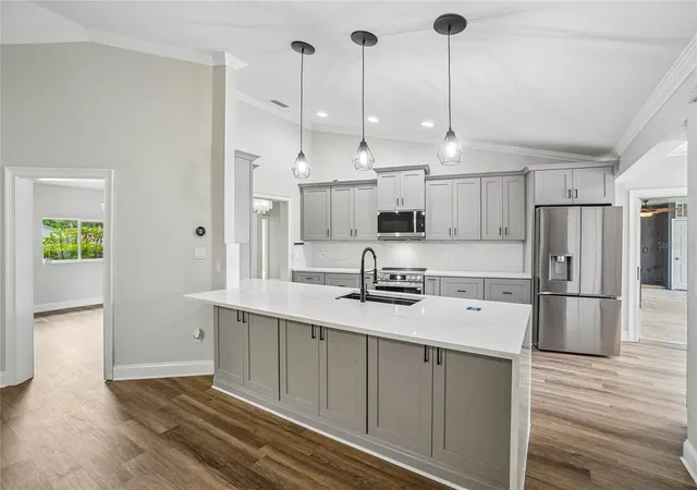 2nd image of 5609 Executive Dr, New Port Richey, FL 34652 | MLS# O6399373