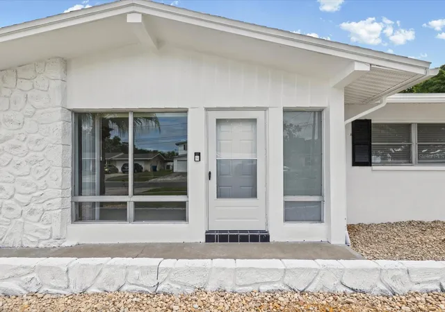 2nd image of 865 Imperial Dr, Largo, FL 33771 | MLS# TB8498052