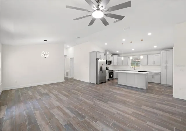 4th image of 5062 80th Lane N, Saint Petersburg, FL 33709 | MLS# TB8498067