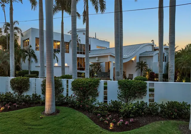 Photo 4 of Single family home for sale at 445 Mckinley Dr, Sarasota, FL 34236 | MLS# A4690180 | Listing updated on 2026-10-02