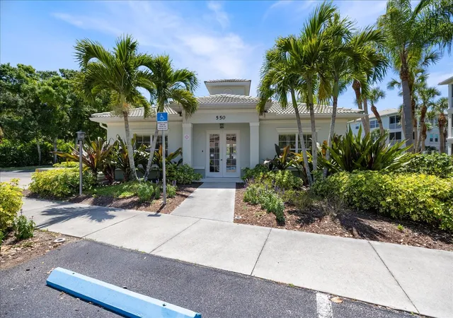 2nd image of 300 Gdns Edge Dr, VENICE, FL 34285