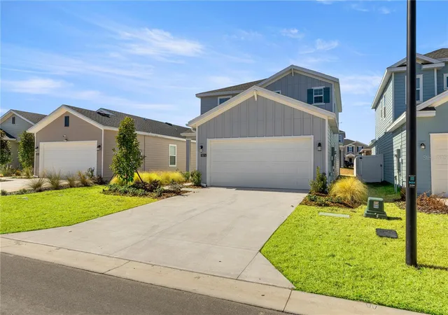 Photo 3 of Sale Pending at 8692 SW 67th Circle, Ocala, FL 34476 | MLS# O6399519 | Listing updated on 2026-08-31