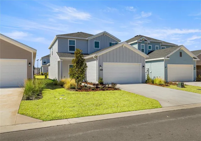 Photo 4 of Sale Pending at 8692 SW 67th Circle, Ocala, FL 34476 | MLS# O6399519 | Listing updated on 2026-08-31