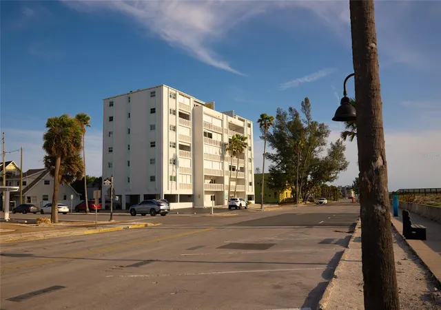 20th image of 403 Gulf Wy #304, St Pete Beach, FL 33706 | MLS# TB8498204