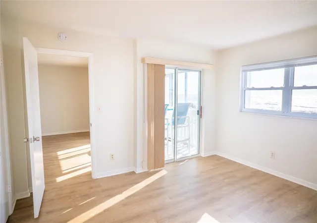 4th image of 403 Gulf Wy #304, St Pete Beach, FL 33706 | MLS# TB8498204