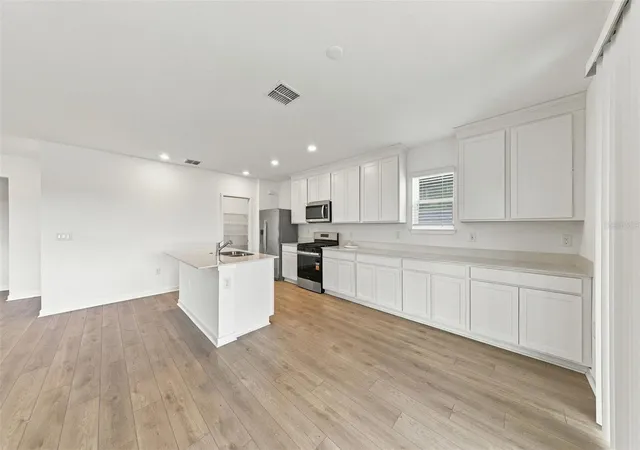 Photo 3 of Single family home for sale at 9185 Newmons Pl, Wildwood, FL 34785 | MLS# TB8498207 | Listing updated on 2026-09-30