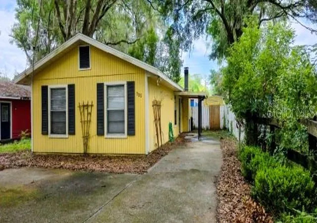Homes for sale in Gainesville, FL | 701 Nw 24th Ave, Gainesville, FL 32609 | MLS# GC539509