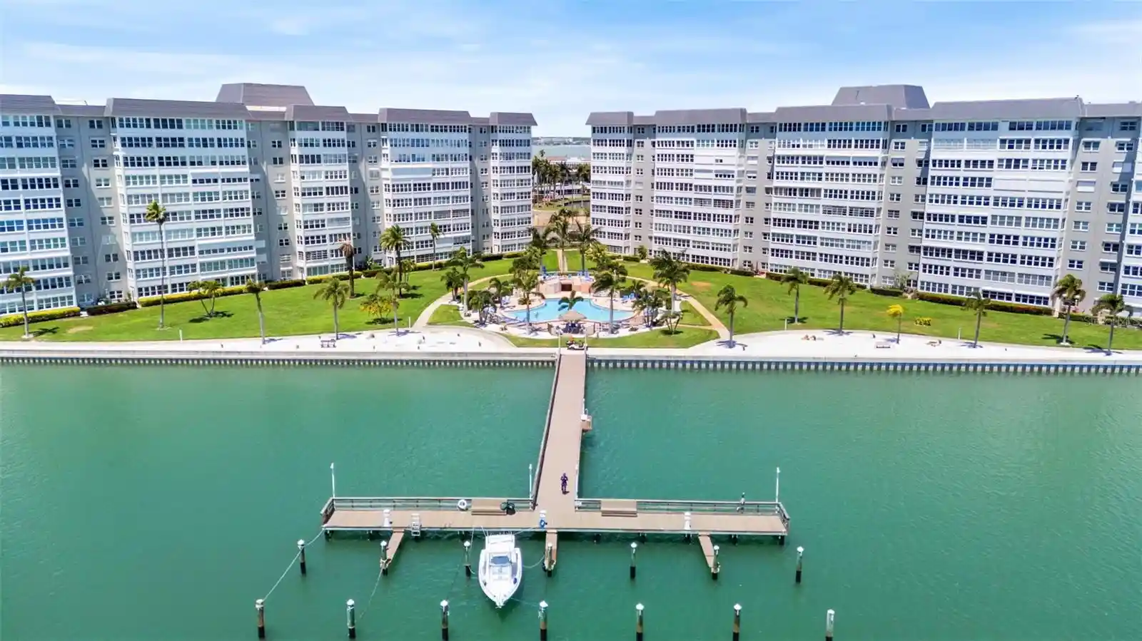 Listing Photo 1 - Condo for sale in 5130 Brittany Dr S located at 5130 Brittany Dr S, St. Petersburg, FL 33715 - Unit #505