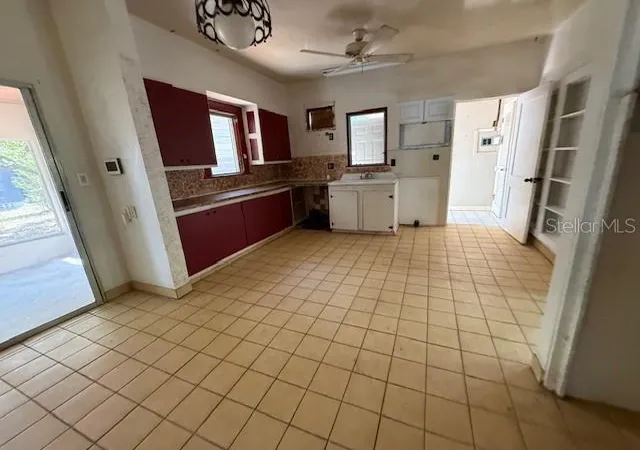 3rd image of 522 W Park St, Lakeland, FL 33803 | MLS# S5147921