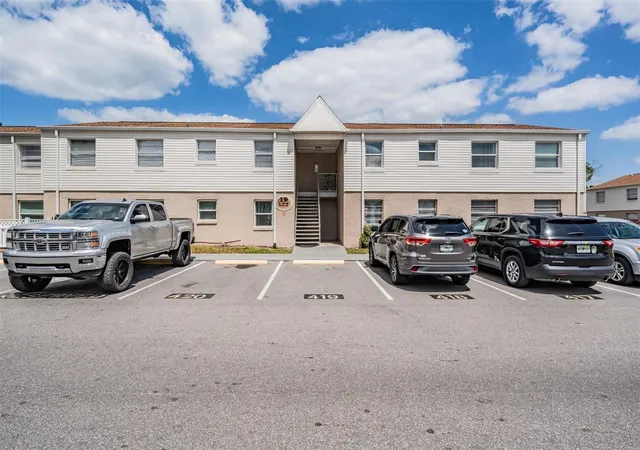 2nd image of 7210 N Manhattan Ave, TAMPA, FL 33614