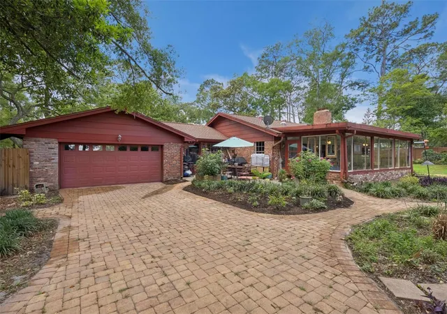 Photo 2 of Single family home for sale at 295 Frances Cir, Altamonte Springs, FL 32701 | MLS# S5147940 | Listing updated on 2026-10-10