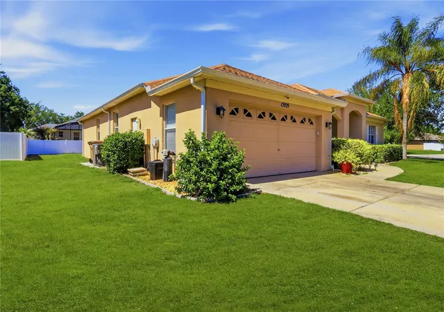 Homes for sale in Grand Island, FL | 12929 Regiment Dr, Grand Island, FL 32735 | MLS# G5111086