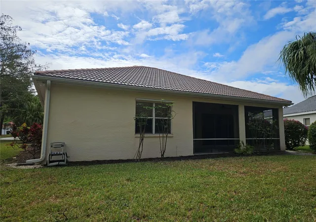 Photo 2 of Sale Pending at 2097 Wasatch Dr, Sarasota, FL 34235 | MLS# TB8498286 | Listing updated on 2026-08-21