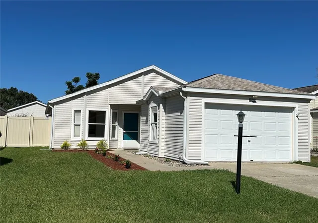 Photo 2 of Single family home for sale at 4967 Heron Run Cir, Leesburg, FL 34748 | MLS# G5111091 | Listing updated on 2026-10-20