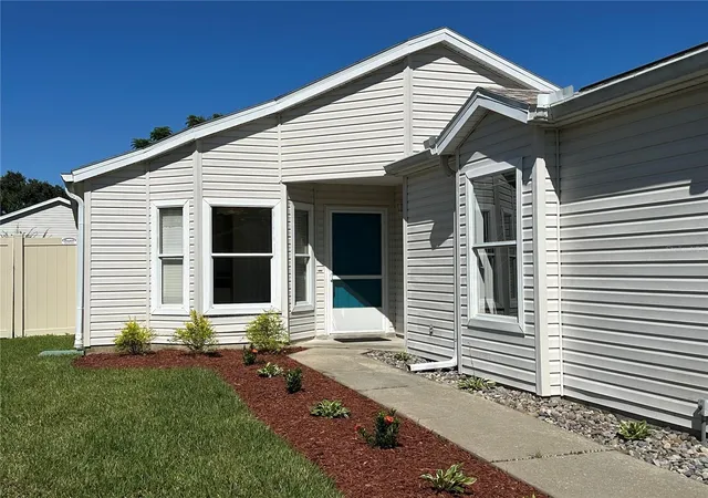 Photo 3 of Single family home for sale at 4967 Heron Run Cir, Leesburg, FL 34748 | MLS# G5111091 | Listing updated on 2026-10-20
