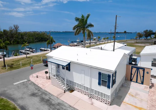 Homes for sale in Bradenton, FL | 1 4th St #1-4, Bradenton, FL 34210 | MLS# A4690231