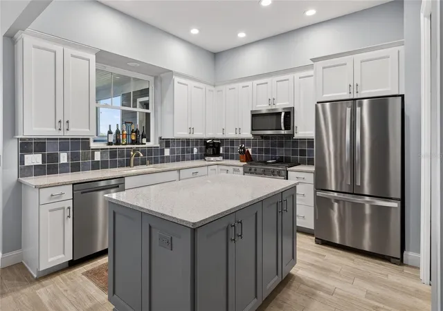 Photo 4 of Single family home for sale at 260 S Central Ave, Umatilla, FL 32784 | MLS# G5111095 | Listing updated on 2026-05-16