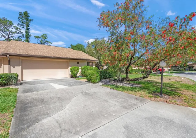 Photo 1 of Single family home for sale at 4688 Oak Holw Dr #25, Sarasota, FL 34241 | MLS# A4690247 | Listing updated on 2026-08-05