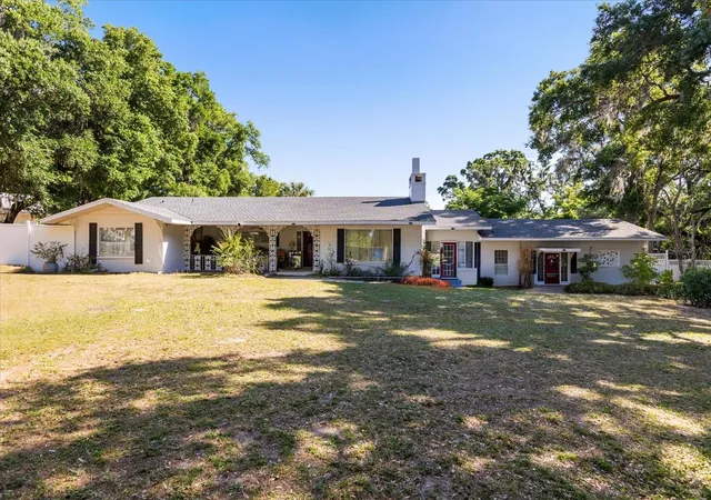 3rd image of 1505 E Crooked Lake Dr, Eustis, FL 32726 | MLS# G5111100
