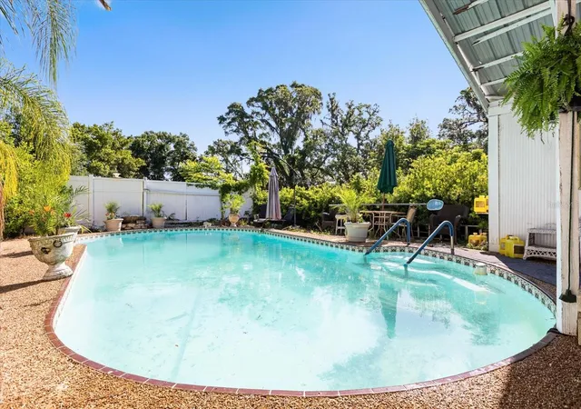 5th image of 1505 E Crooked Lake Dr, Eustis, FL 32726 | MLS# G5111100