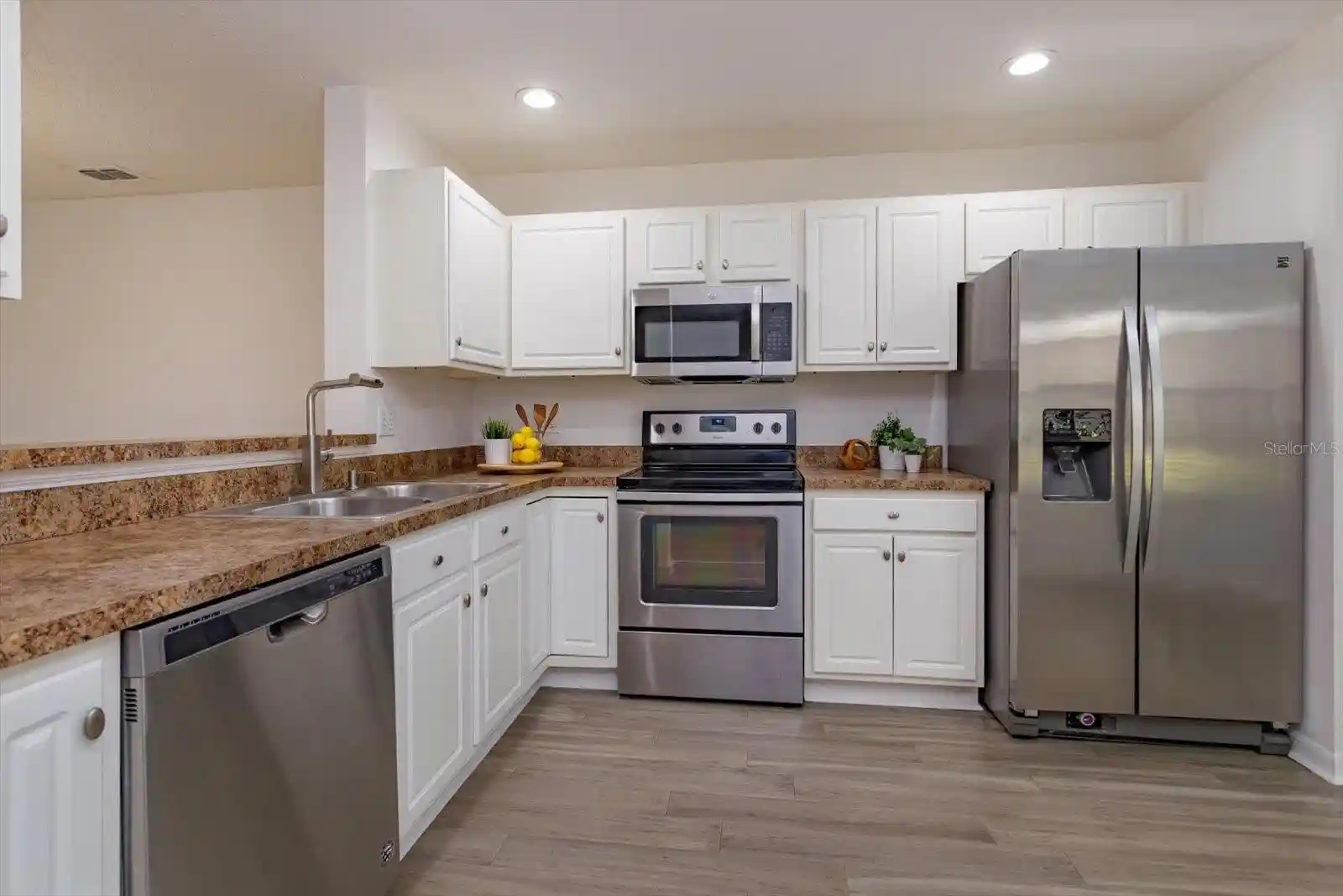 8th image of 671 Post Oak Cir, ALTAMONTE SPRINGS, FL 32701