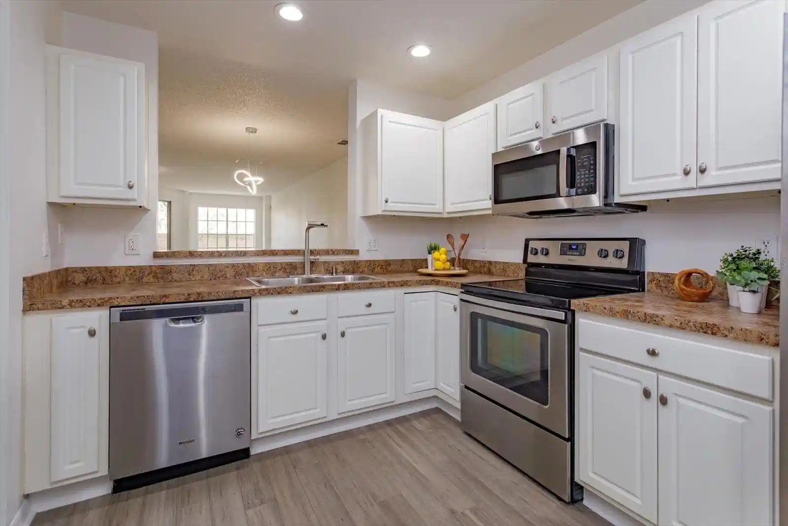 9th image of 671 Post Oak Cir, ALTAMONTE SPRINGS, FL 32701