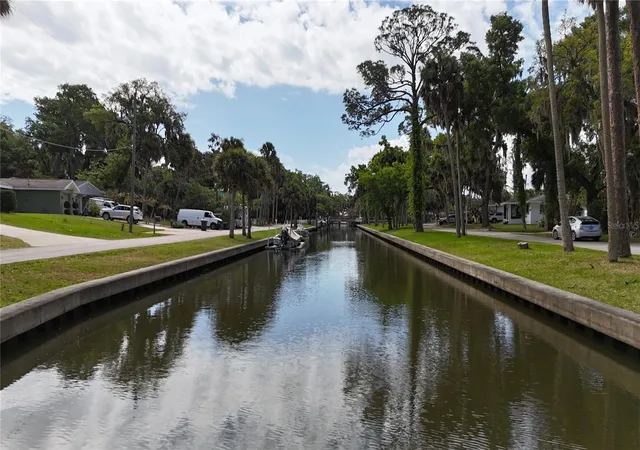2nd image of 96 E Bayshore Dr, Port Orange, FL 32127 | MLS# O6399695