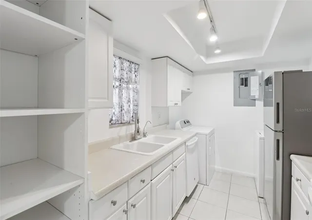 Listing Photo 5 - Condo for sale in building located at 4369 Aqua Vis Dr, ORLANDO, FL 32839 - Unit #16-C