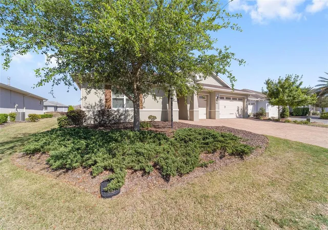 Photo 3 of Single family home for sale at 8780 Sw 93rd Circle, Ocala, FL 34481 | MLS# OM722919 | Listing updated on 2026-07-25