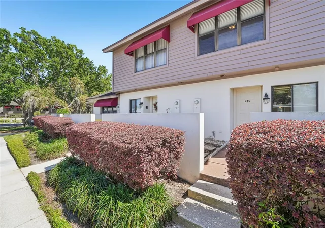 Photo 3 of Townhouse for sale at 745 Oak Park Pl, Brandon, FL 33511 | MLS# TB8498466 | Listing updated on 2026-10-06