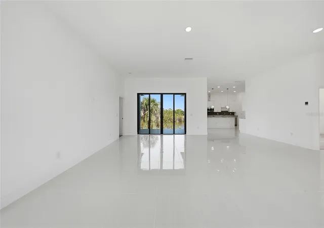5th image of 15096 Lakeland Cir, Port Charlotte, FL 33981 | MLS# D6147092