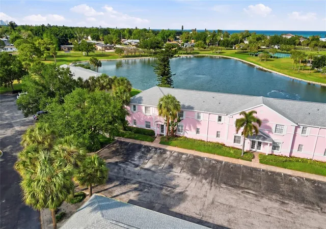 3rd image of 4754 Cobia Dr Se, ST PETERSBURG, FL 33705
