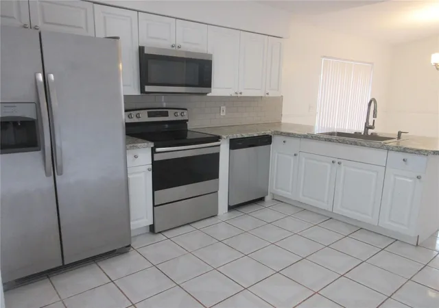 Photo 3 of Single family home for sale at 14131 Sw 30th Terrace Rd, Ocala, FL 34473 | MLS# OM722930 | Listing updated on 2026-06-29