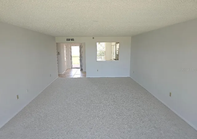 Listing Photo 4 - Condo for sale in building located at 4410 Fairways Blvd, Bradenton, FL 34209 - Unit #206