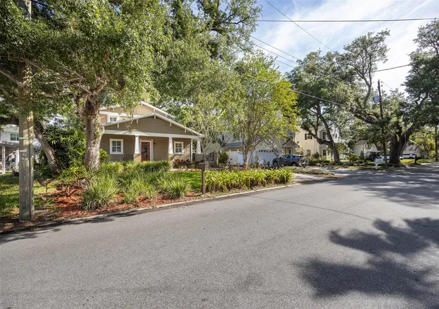 Photo 4 of Single family home for sale at 3311 W Hawthorne Rd, Tampa, FL 33611 | MLS# TB8498593 | Listing updated on 2026-09-29