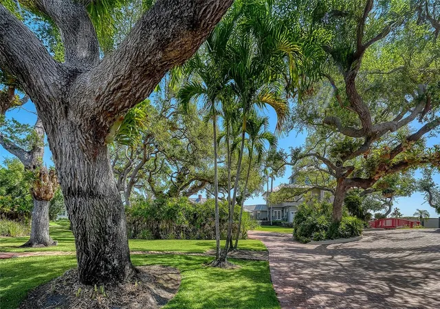 3rd image of 1249 S Basin Ln, Sarasota, FL 34242 | MLS# A4690355