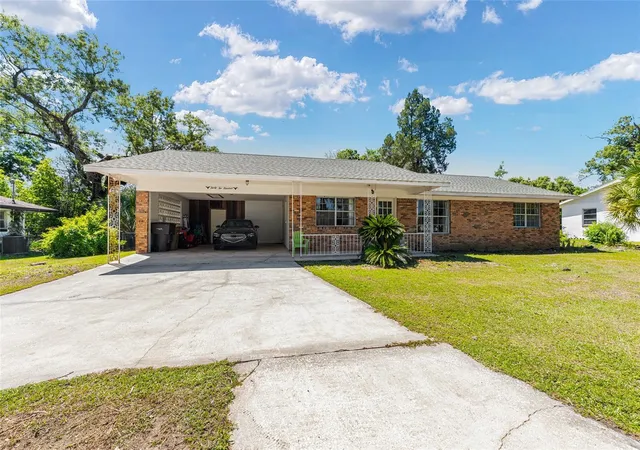 Photo 3 of Single family home for sale at 3200 Ne 10th Street, Ocala, FL 34470 | MLS# OM722951 | Listing updated on 2026-09-21