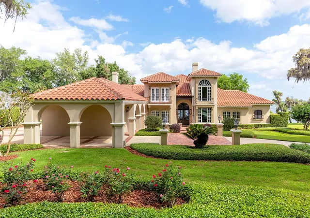 Photo 3 of Single family home for sale at 1351 N Classic Ct, Longwood, FL 32779 | MLS# O6399898 | Listing updated on 2026-10-01