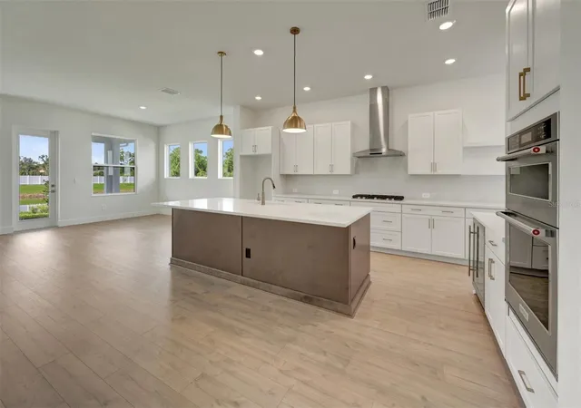 4th image of 7249 Meadowshade Ct, Sarasota, FL 34241 | MLS# TB8498668