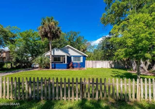 Photo 1 of Single family home for sale at 112 Center St, Daytona Beach, FL 32117 | MLS# V4948557 | Listing updated on 2026-08-06