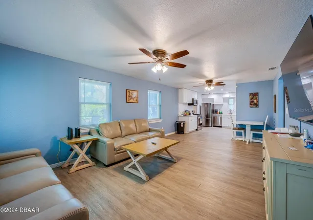 Photo 3 of Single family home for sale at 112 Center St, Daytona Beach, FL 32117 | MLS# V4948557 | Listing updated on 2026-08-06