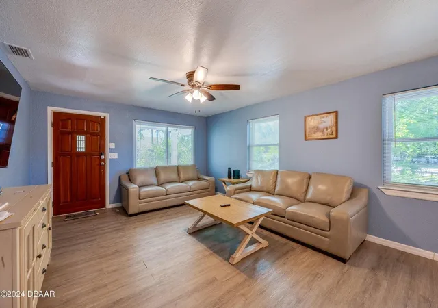 Photo 4 of Single family home for sale at 112 Center St, Daytona Beach, FL 32117 | MLS# V4948557 | Listing updated on 2026-08-06