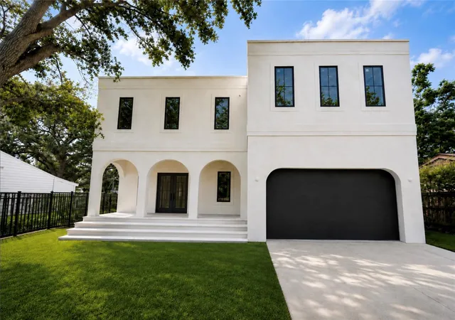 1st image of 4414 W Lawn Ave, Tampa, FL 33611 | MLS# TB8498692