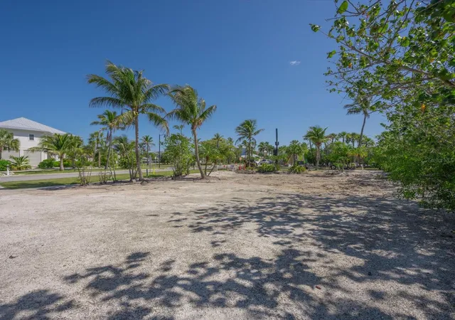 2nd image of 720 Broadway St, Longboat Key, FL 34228 | MLS# A4690381